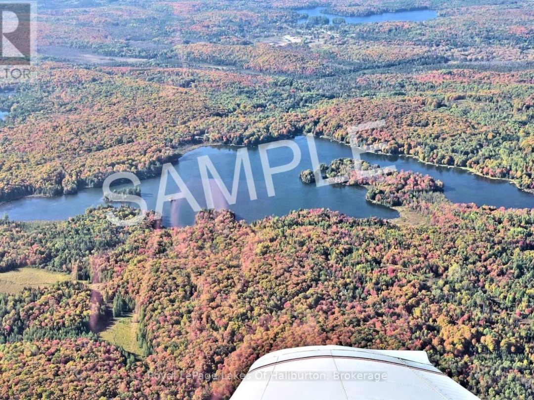 1047 Balmoral Lane, Trooper Lake