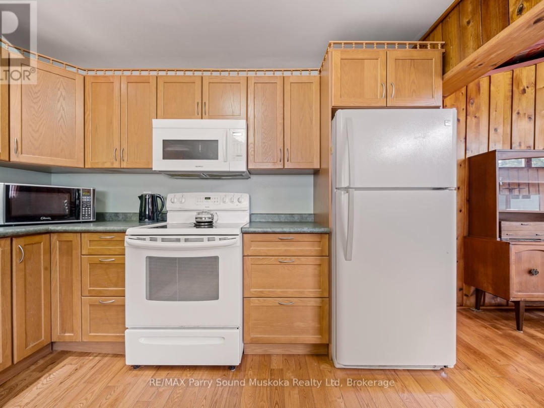 124 PINEWOOD ROAD, 