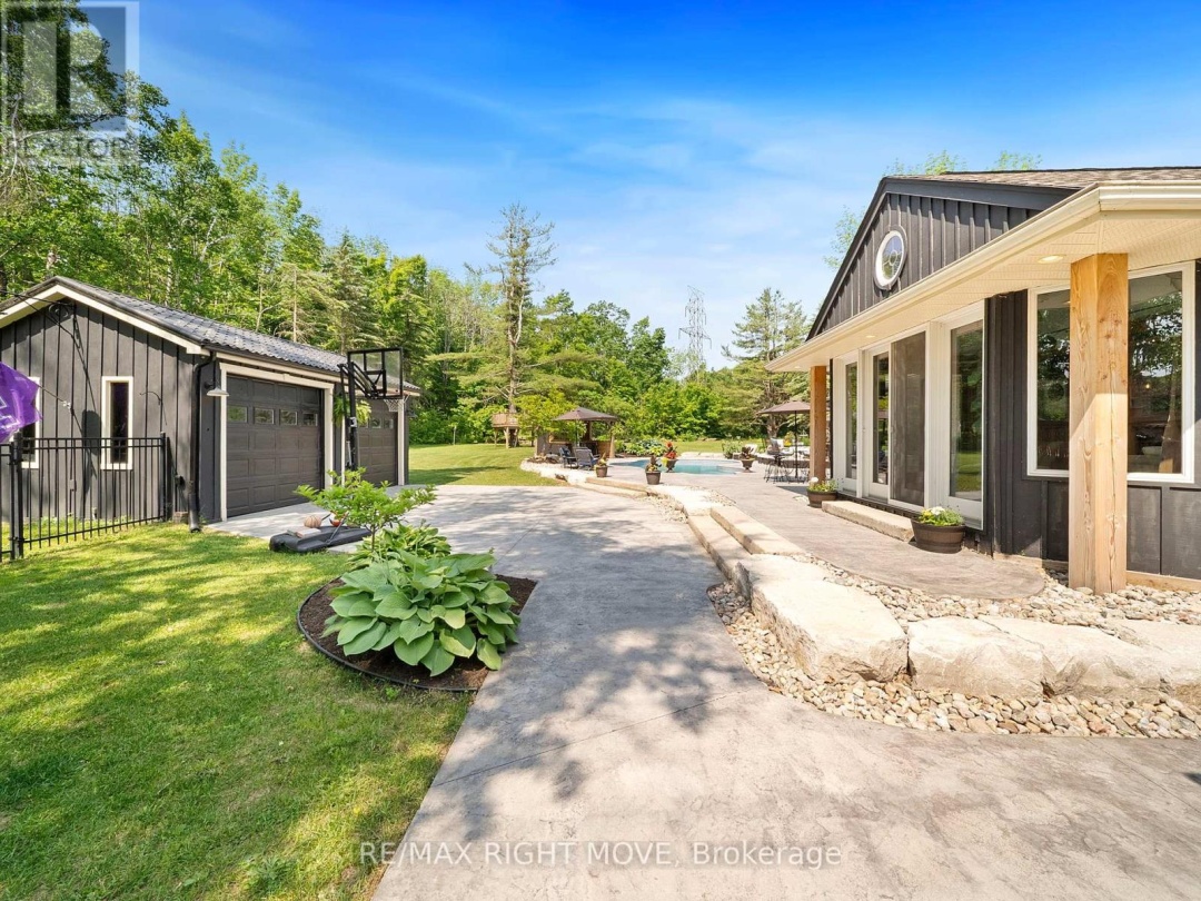 1948 CARRIAGE COURT, 