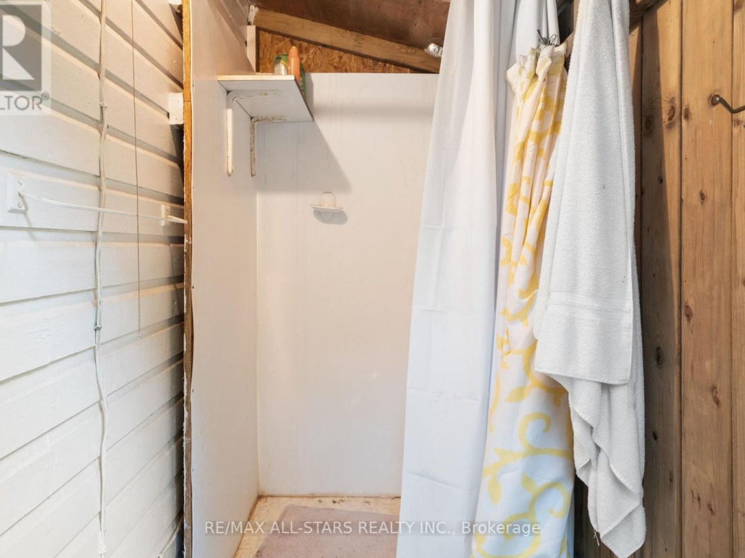 93 STURGEON GLEN ROAD, 