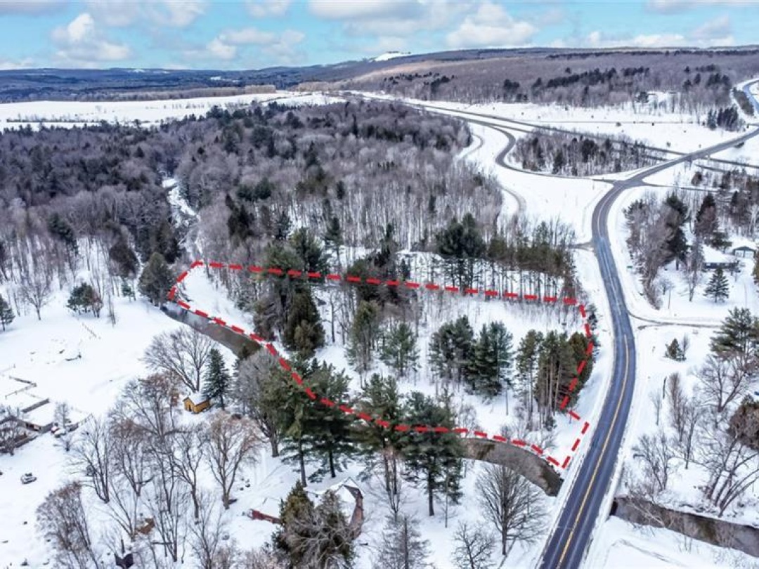 699 Moonstone Road E, Coldwater River