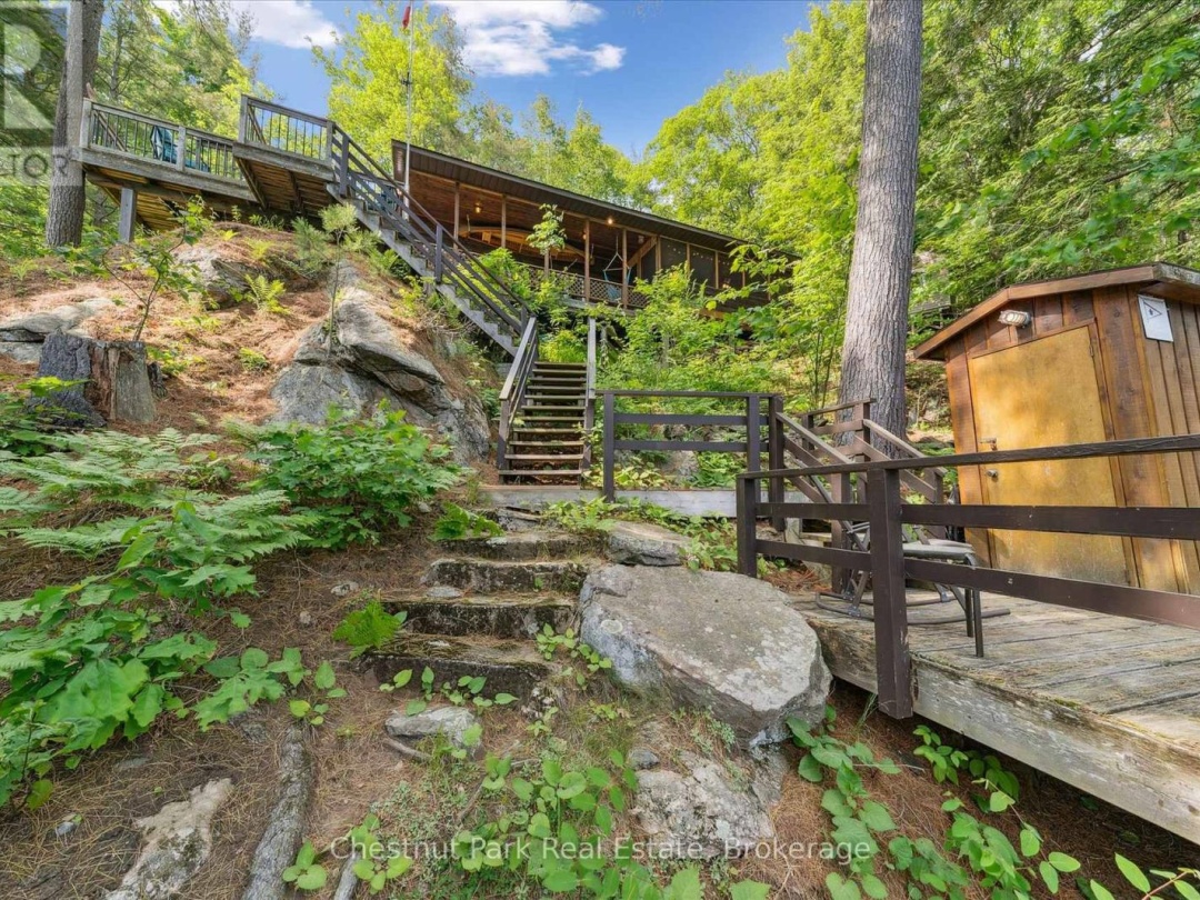 1082 MAPLEWOOD ROAD E, 