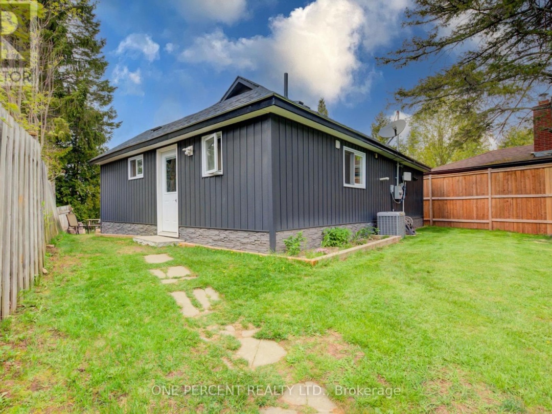 1105 Lakeshore Road, Gooderham Lake