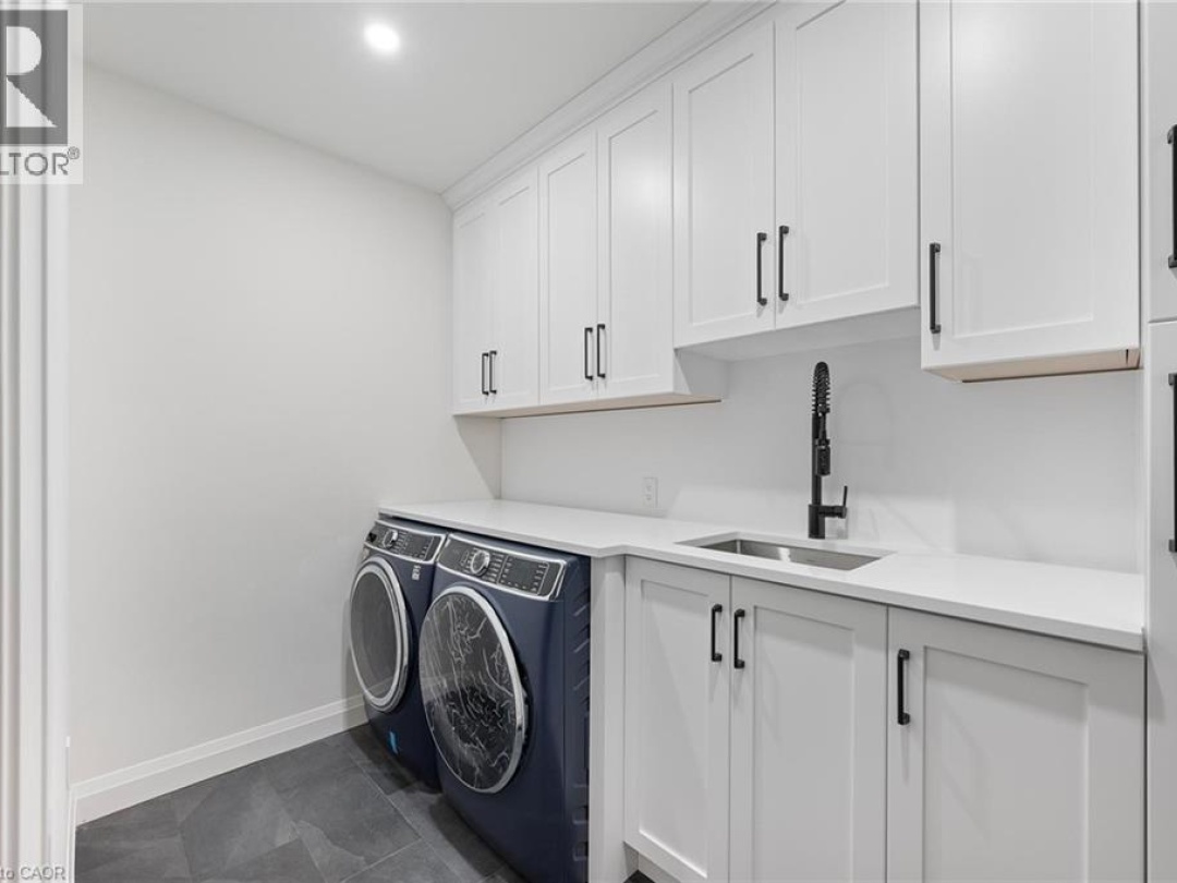 33 GLEN EAGLE Court, 