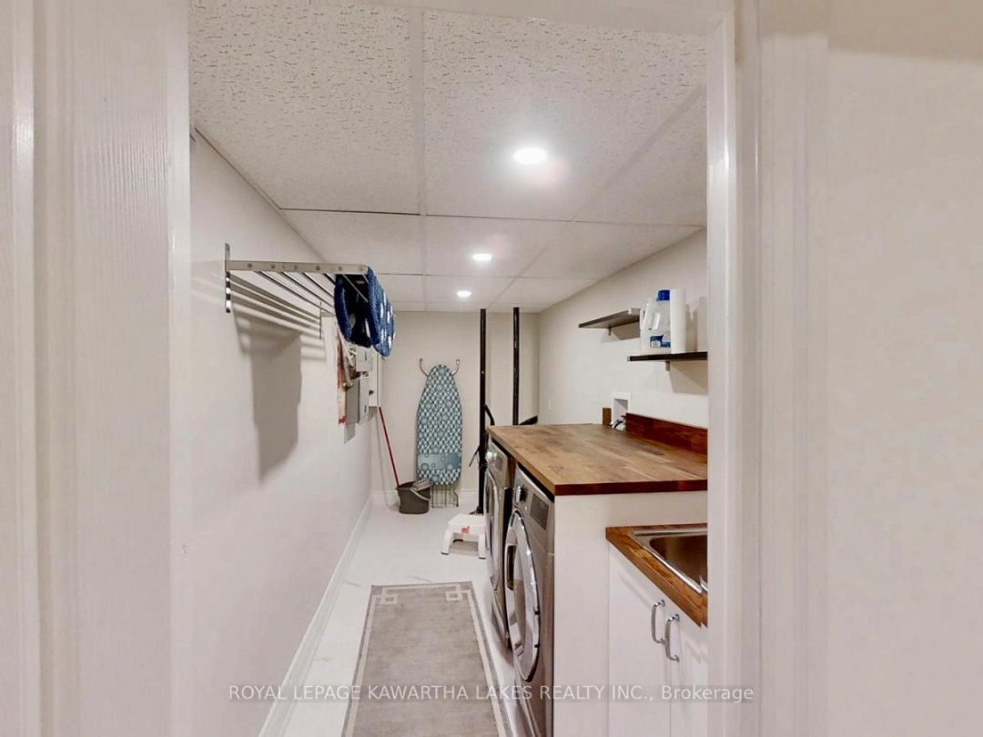 427 LINDEN VALLEY ROAD, 