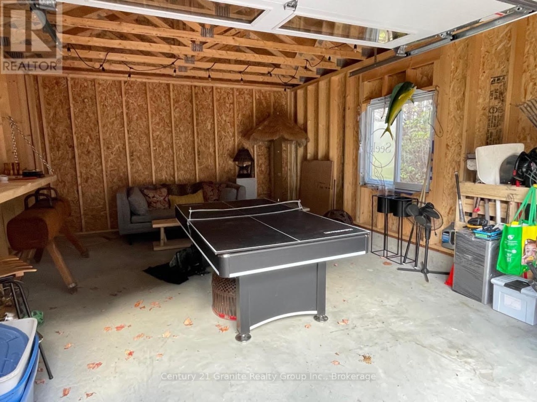 1038 BROKEN PADDLE ROAD, 