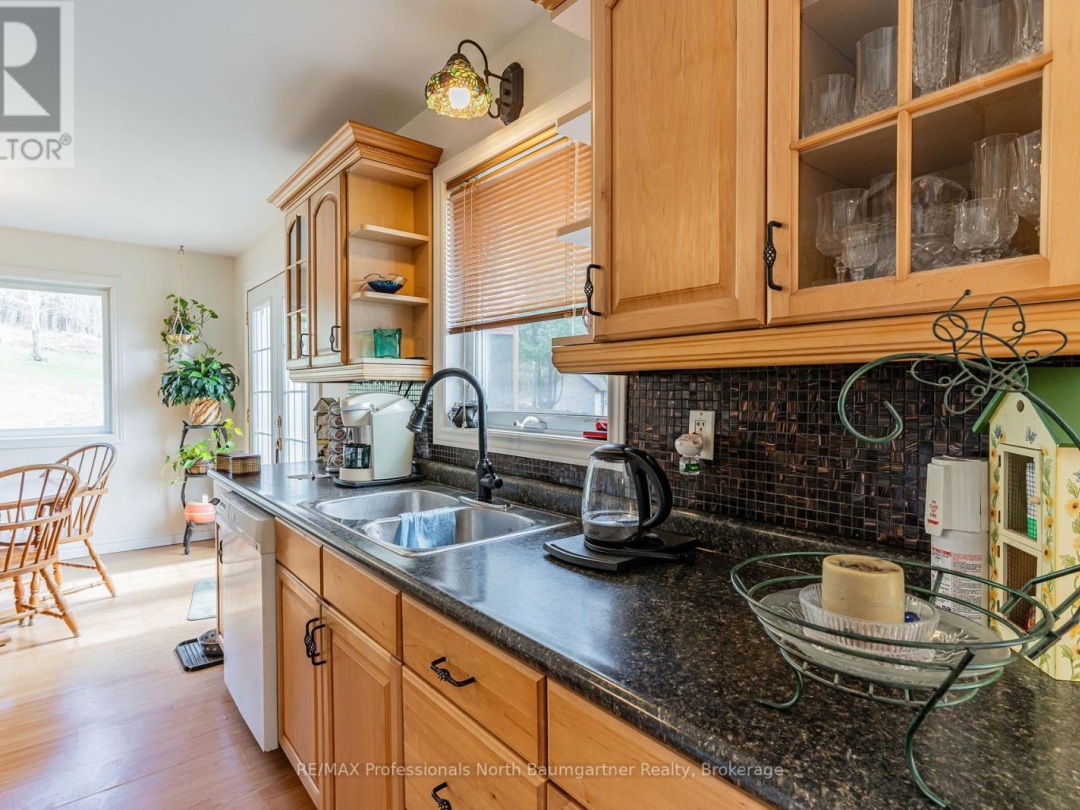 1093 Reynolds Road, Horseshoe Lake