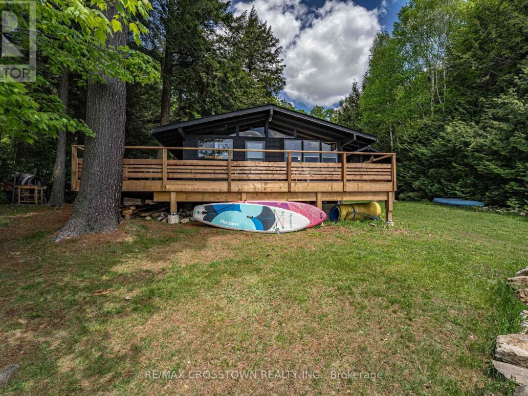 228 Macbeth Island, Wood Lake