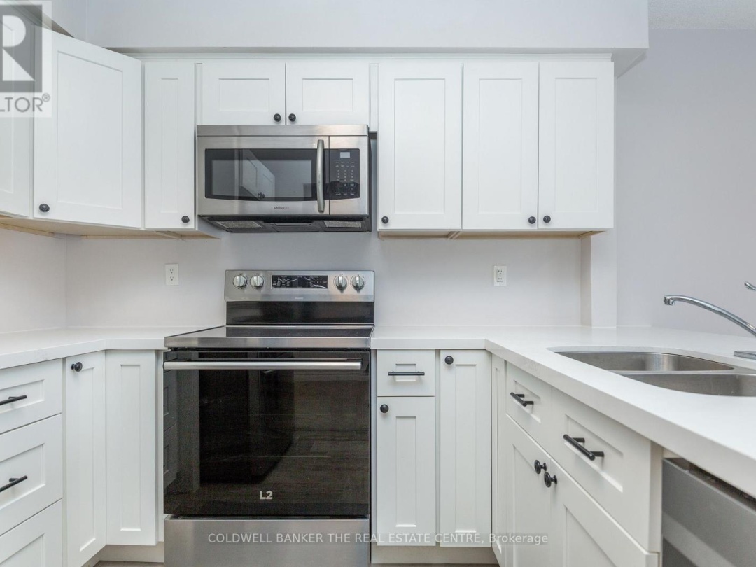 302 - 125 BOND STREET, 