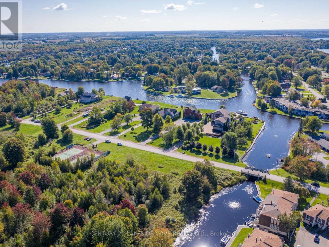 Unit 5 4 Paradise Boulevard, Lake Simcoe