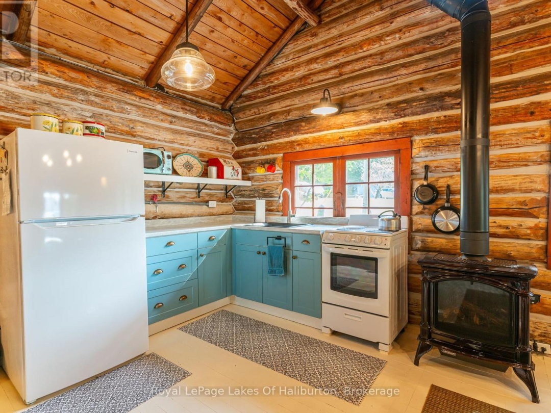 1070 Frank's Lane, Maple Lake