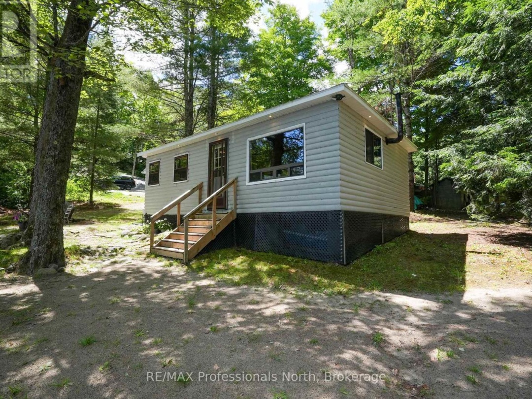 1073 WARD LANE N, 