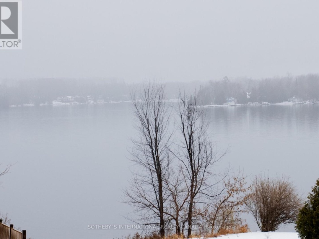 208 19B West Street N, Kawartha Lakes (Fenelon Falls)