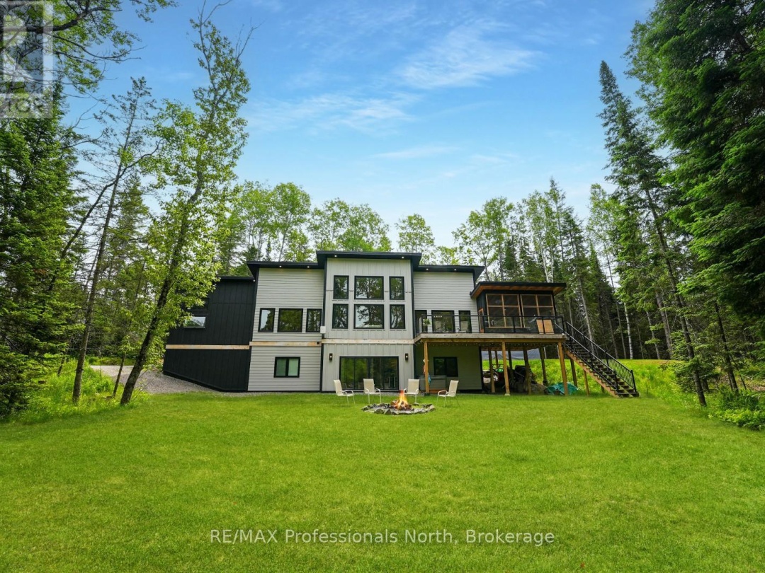 1086 STOTHART CREEK ROAD, 