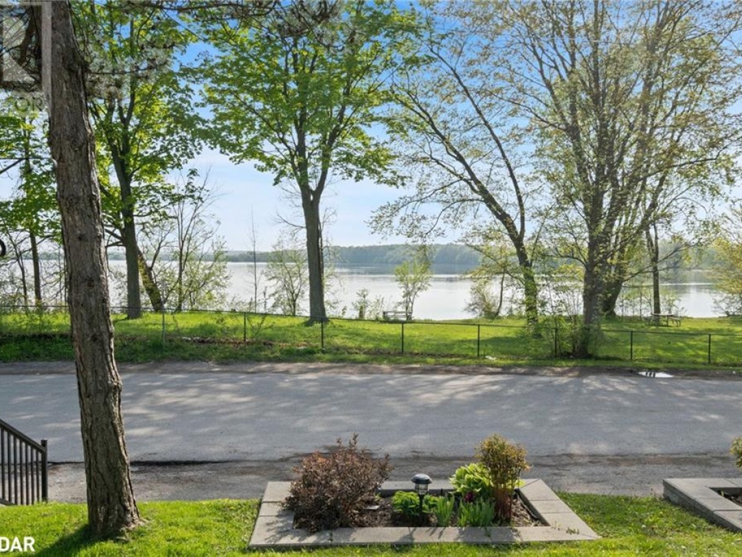 1 Olive Crescent Unit# 4, Lake Simcoe