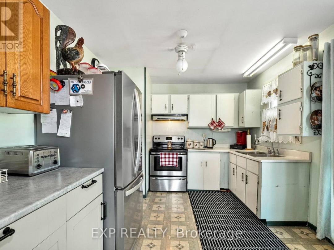 354 LAKELAND CRESCENT, 