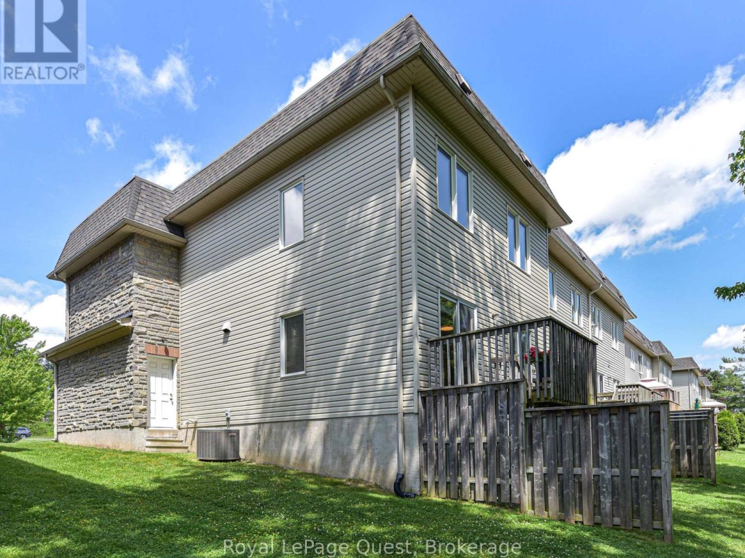 1020 MISSISSAGA STREET W, 