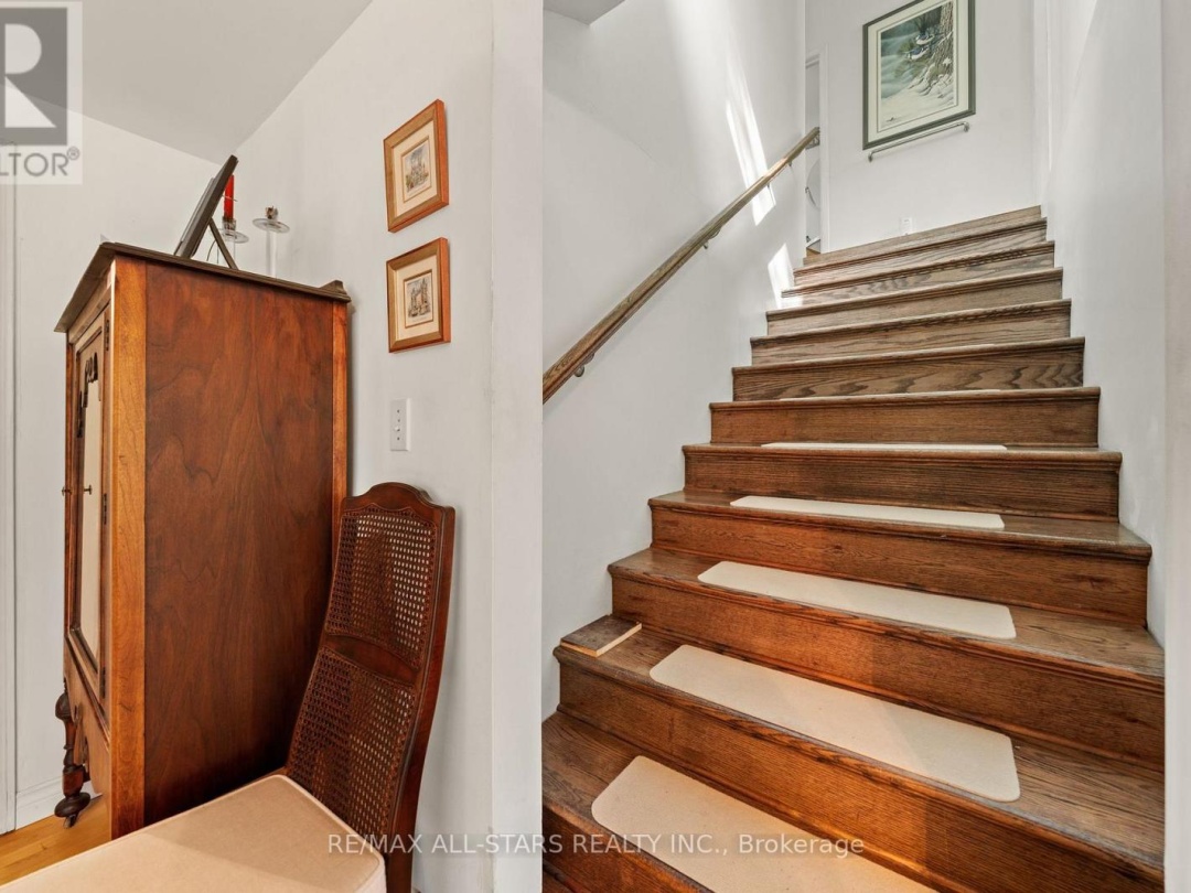 14 WYCHWOOD DRIVE E, 