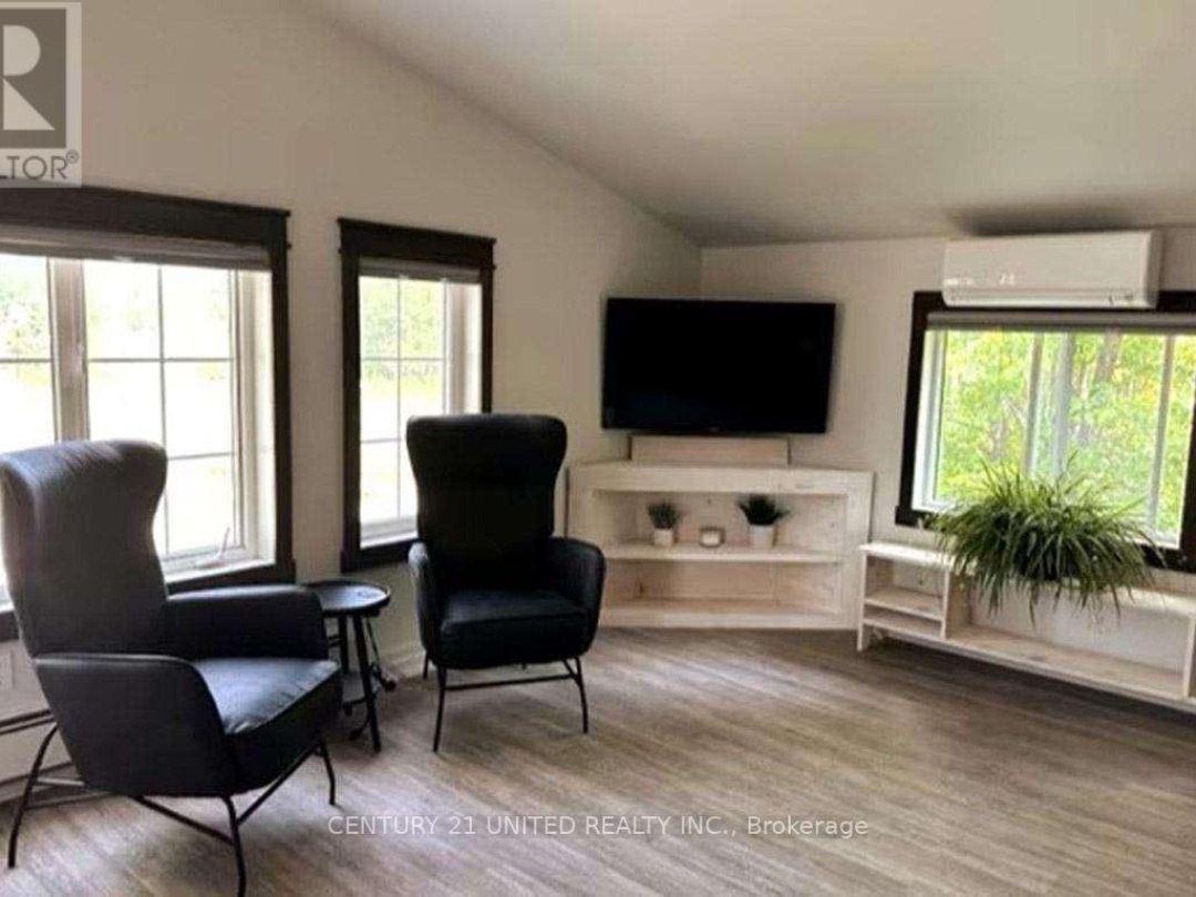 1014 Lois Lane, Gull Lake