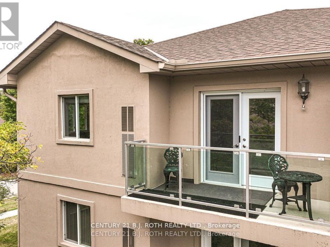 302 - 125 BOND STREET, 