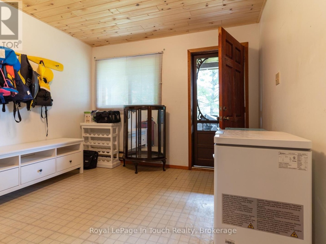 3098 ISLAND 1040, 