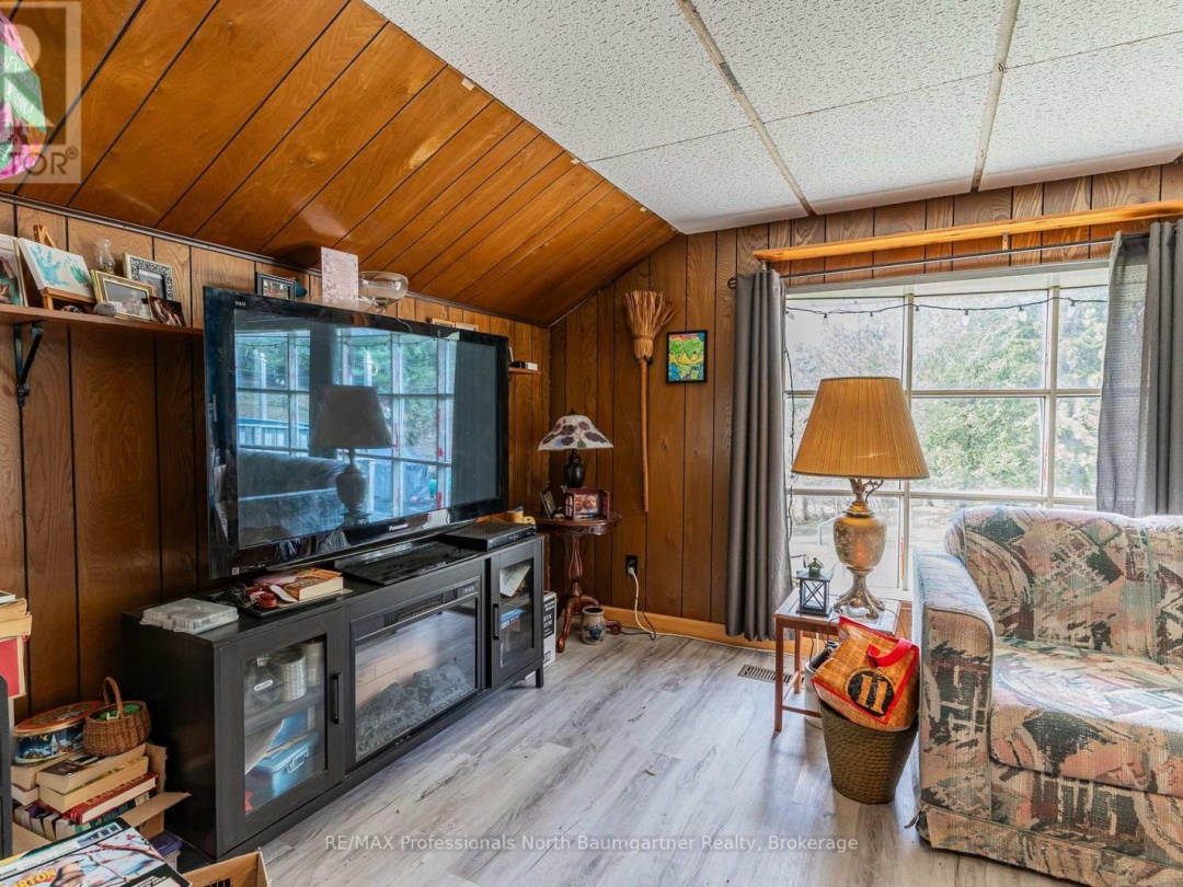 1093 Reynolds Road, Horseshoe Lake