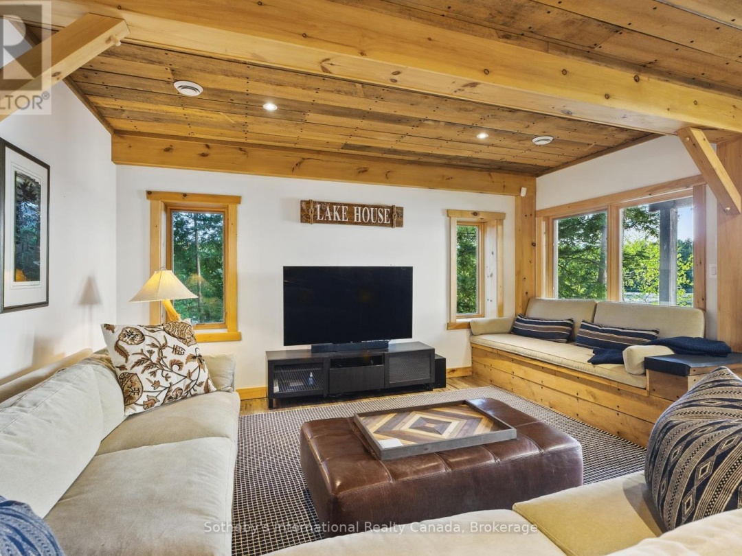 1075 ELMHURST LANE, Kennisis Lake