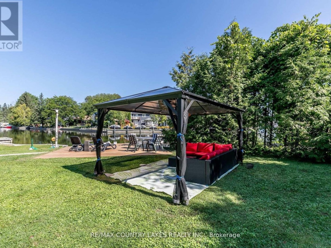 47 Lake Avenue, Lake Simcoe