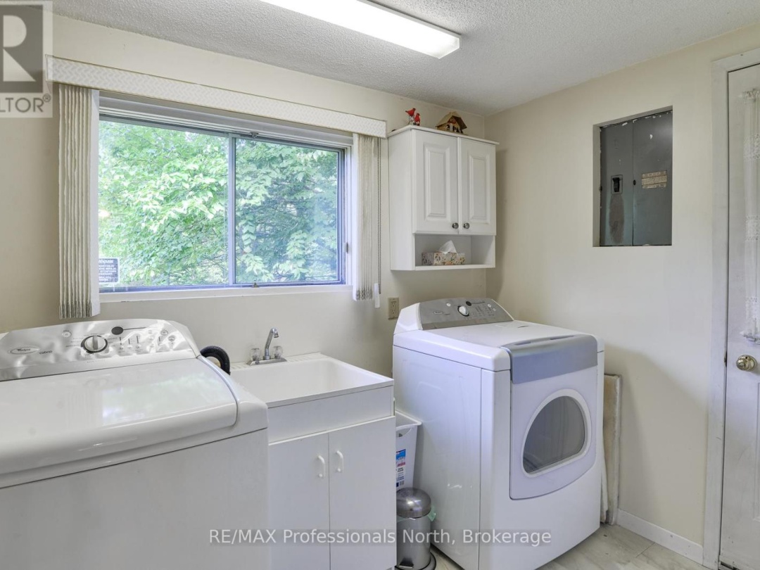 1074 HOLIDAY PARK DRIVE, 