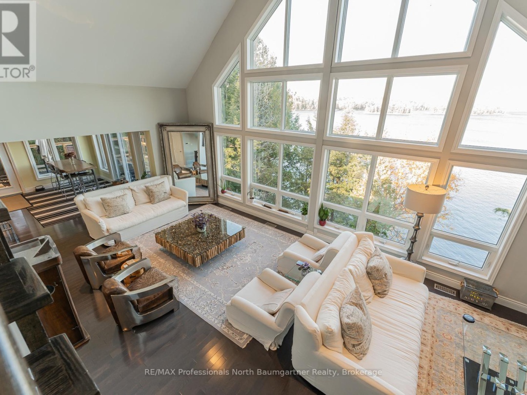 1107 Pine Point Road, Kennisis Lake