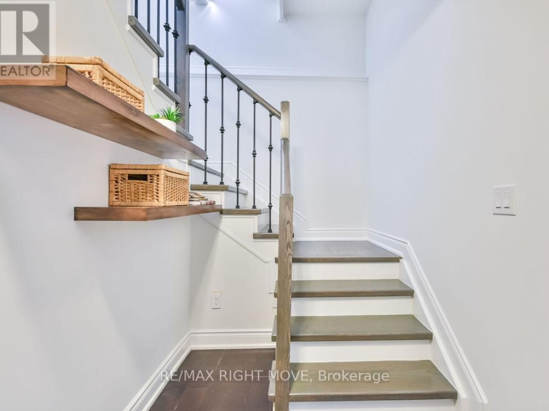 28 - 10 INVERMARA COURT, 