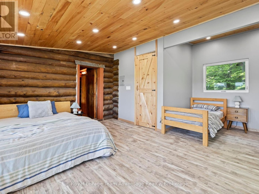 25 LIMBERT LANE N, 