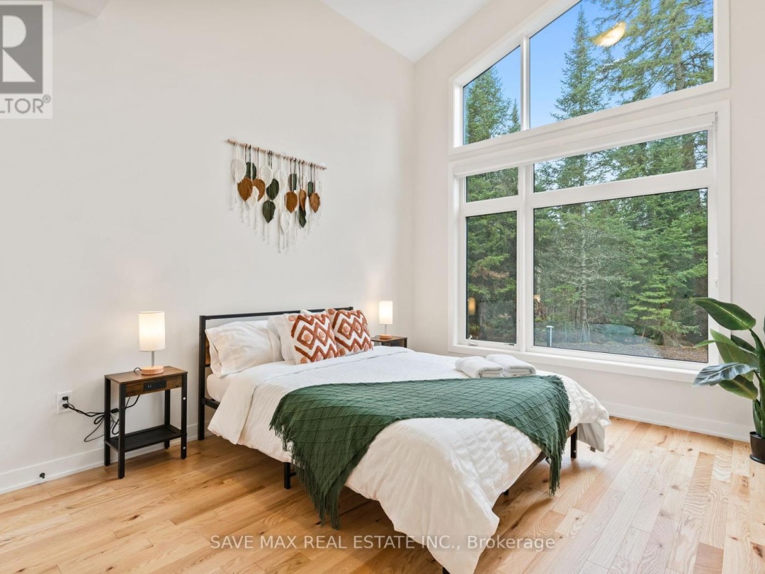 1049 GREENSVIEW DRIVE, 