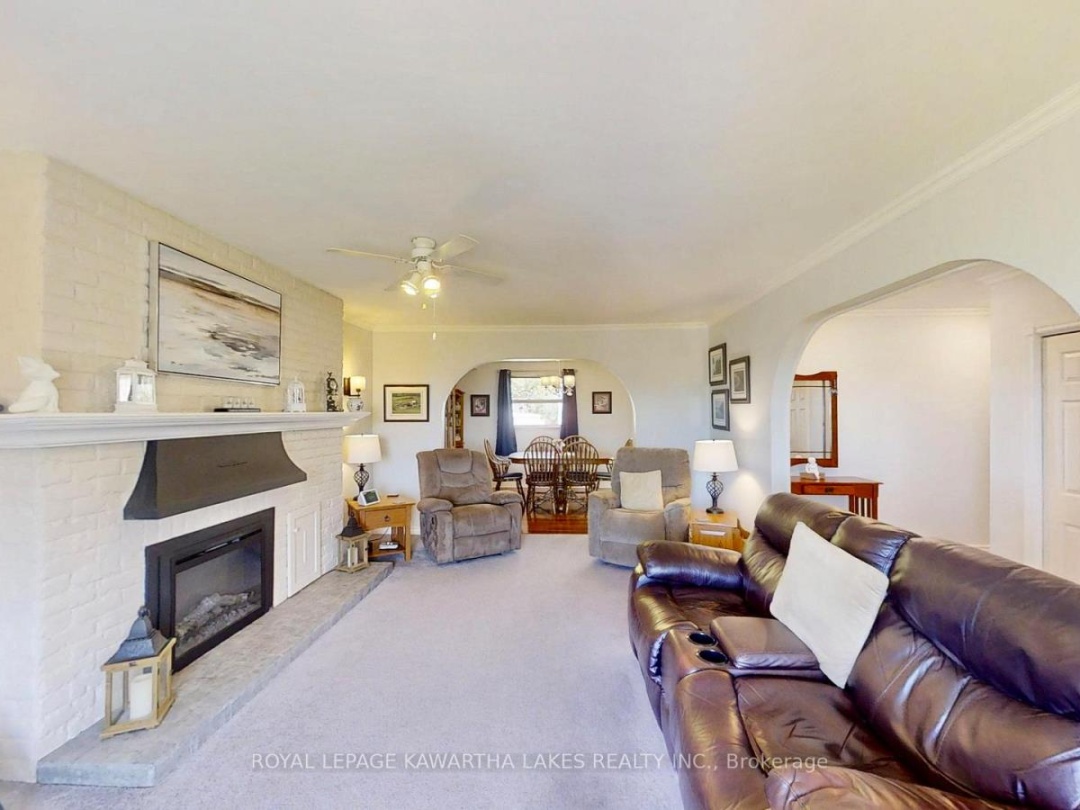 835 Cedar Glen Road, Sturgeon Lake