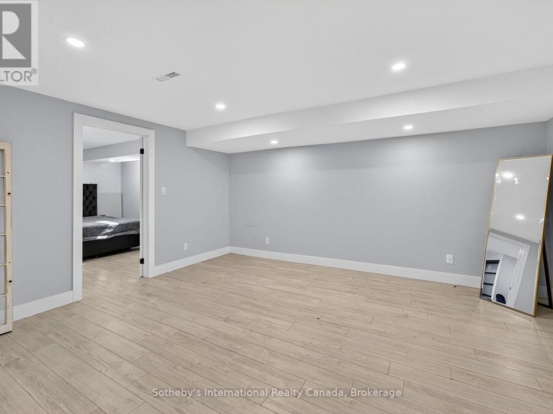 211 MOON POINT DRIVE, 