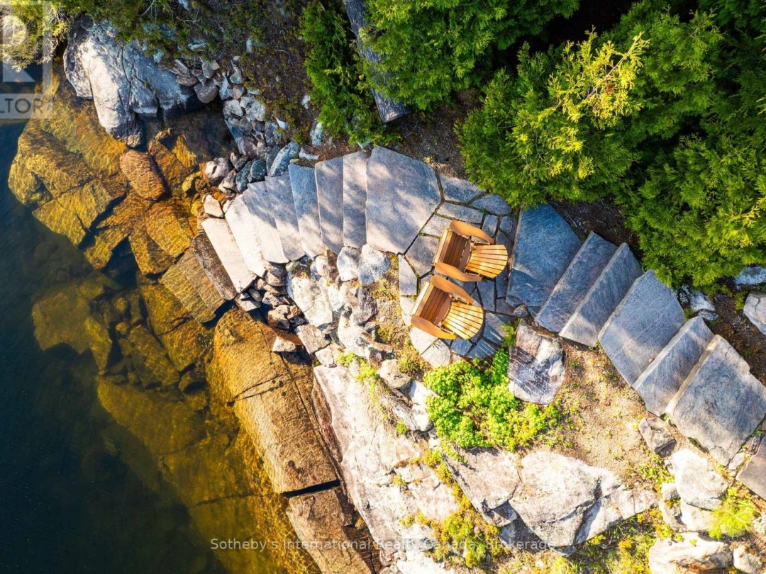 1075 ELMHURST LANE, Kennisis Lake