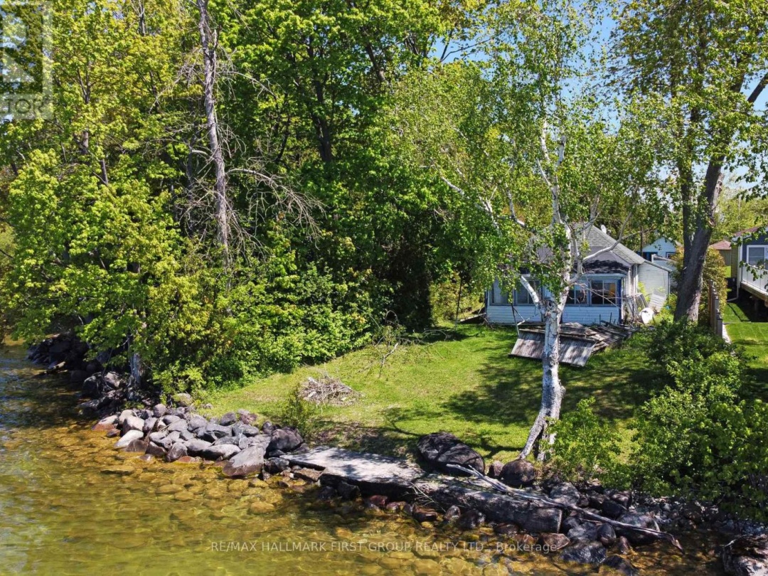 2196 Lakeshore Drive, Lake Simcoe