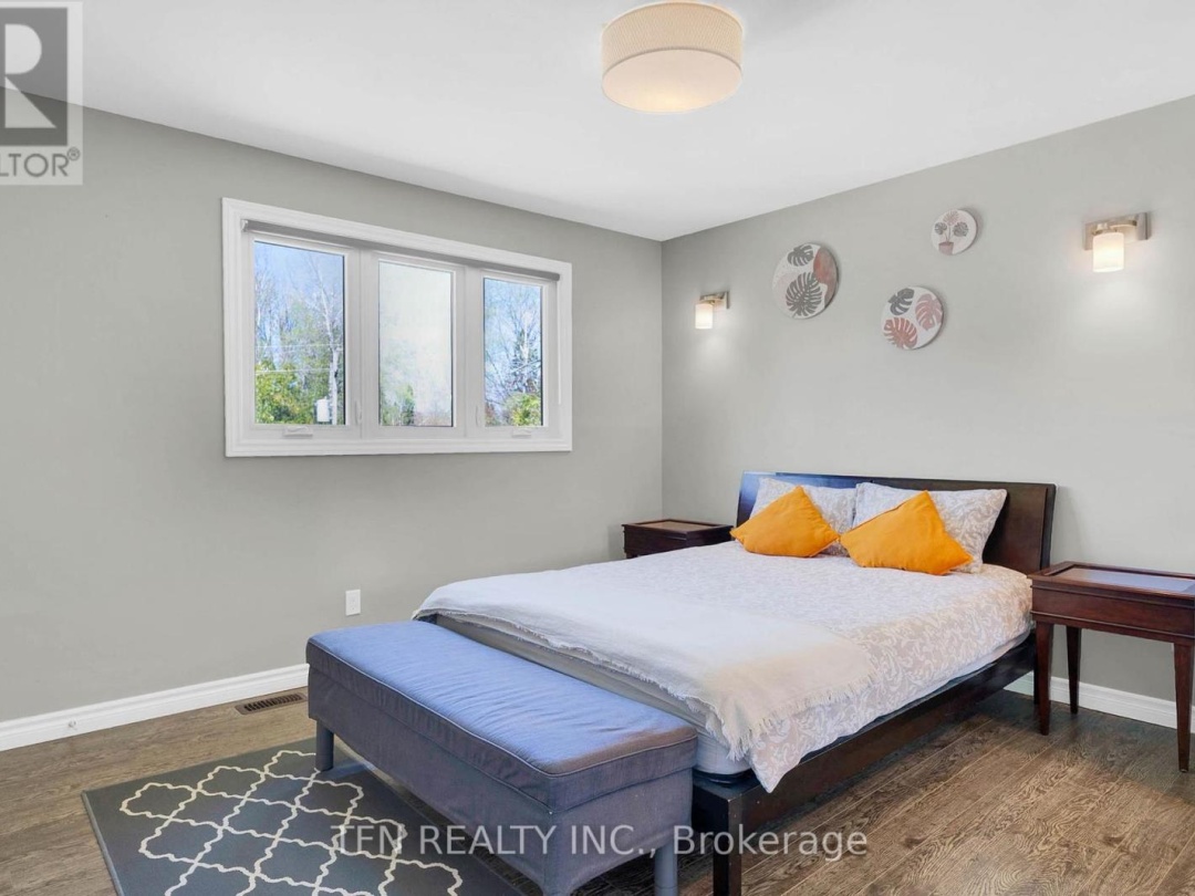 4 PINEWOOD BOULEVARD, 