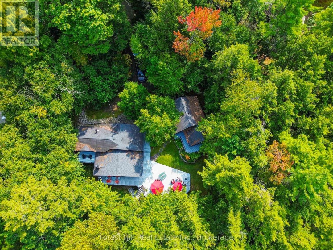 21 LAKEVIEW CRESCENT, 