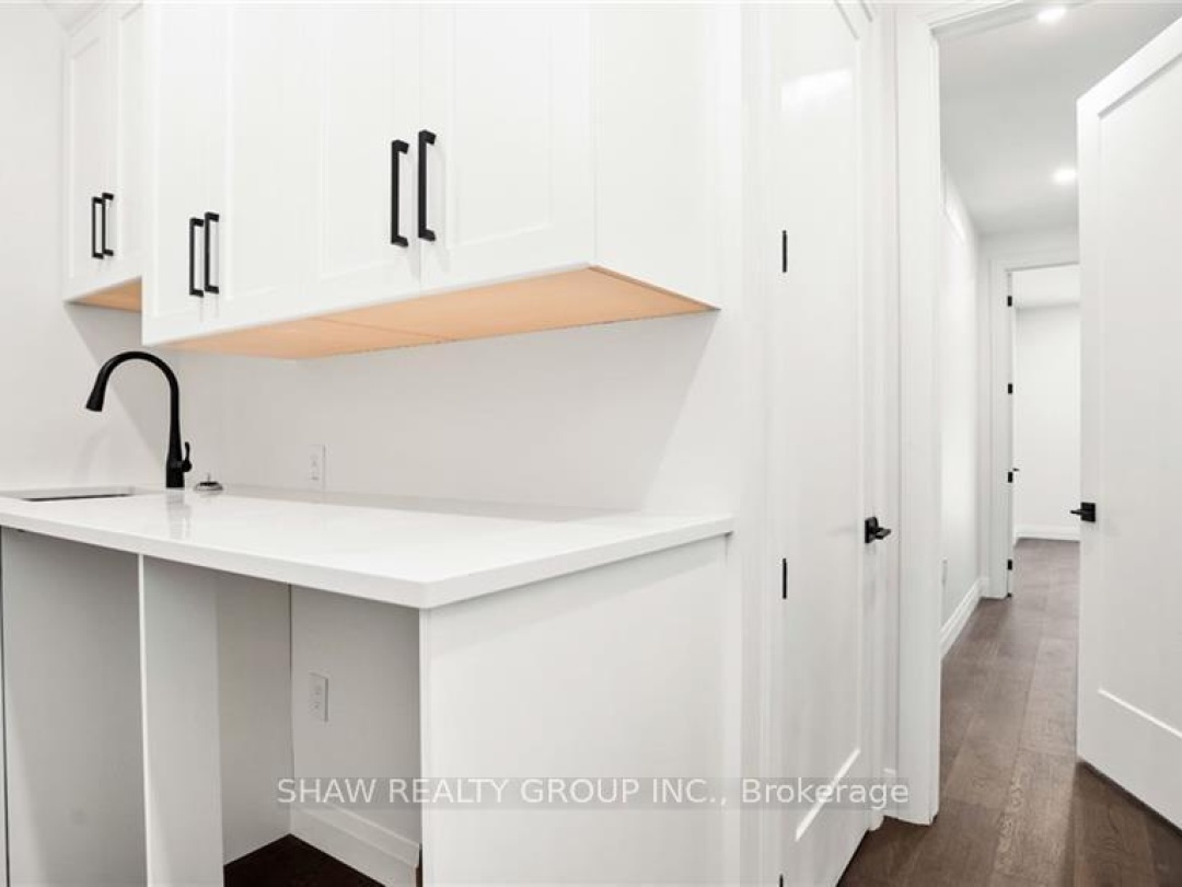 31 GLEN EAGLE COURT, 