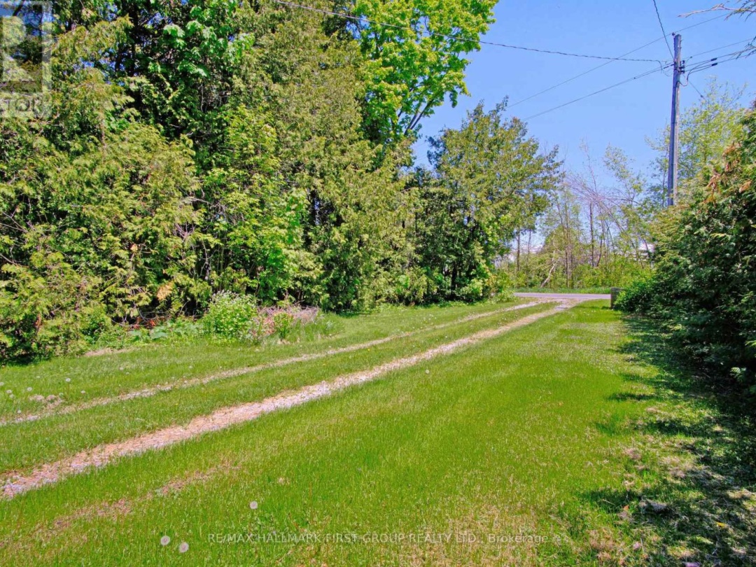2196 Lakeshore Drive, Lake Simcoe