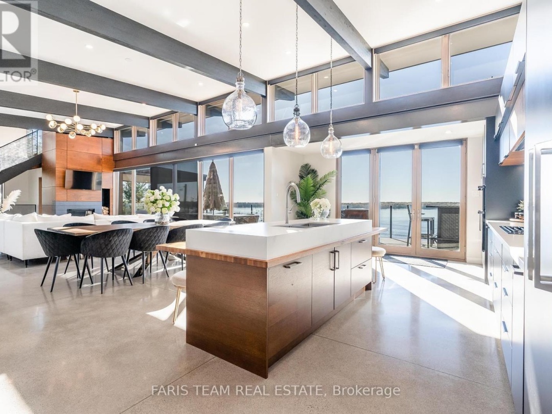3886 East Shore Road, Gloucester Pool