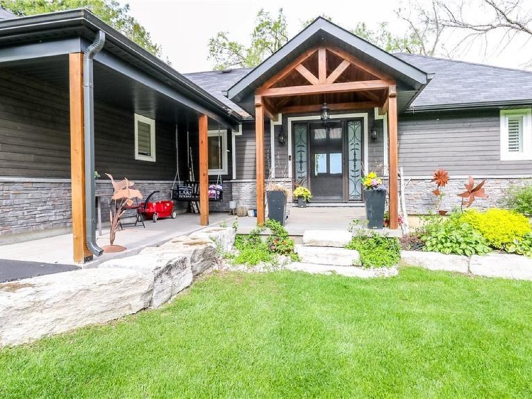 241 Eight Mile Point Road, Lake Simcoe