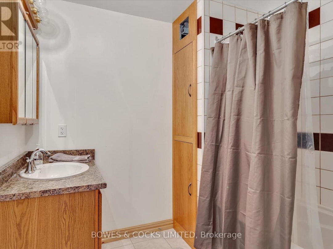 240 Lakeshore Drive, Pigeon Lake