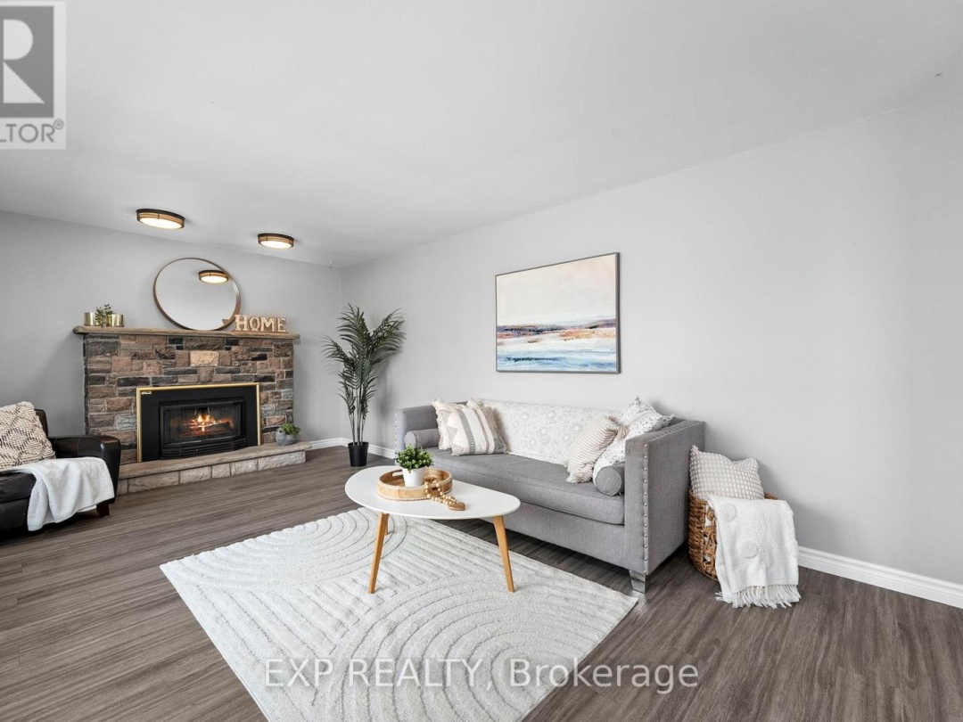 143 WESTMOUNT DRIVE N, 