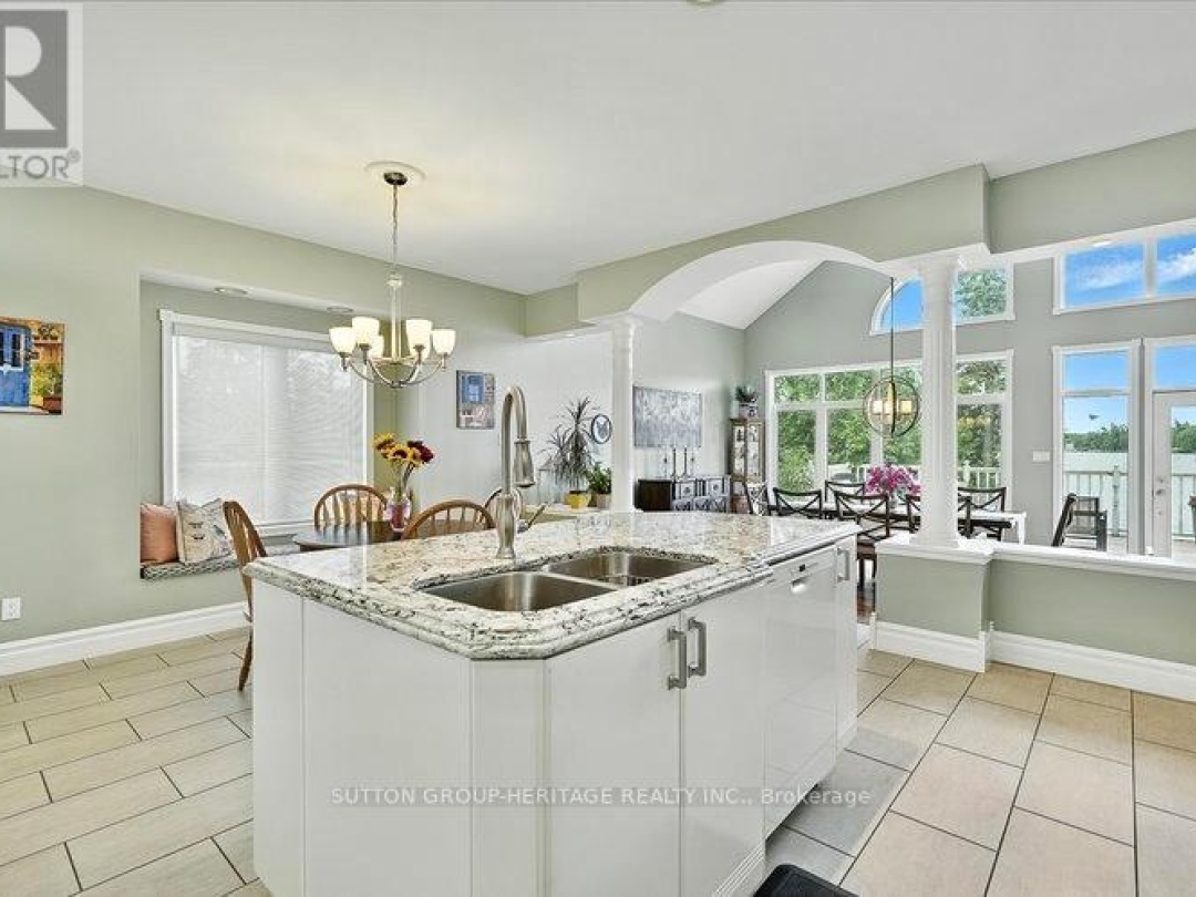 400 FRONT STREET W, 