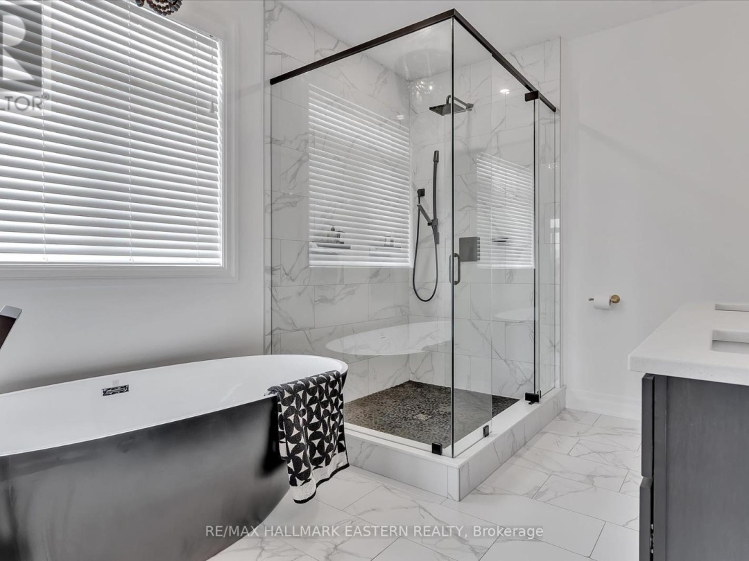 35 LAKEVIEW CRESCENT, 