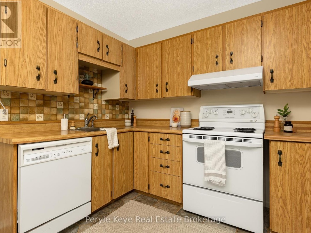 2 63 Southbank Drive, Lake Muskoka