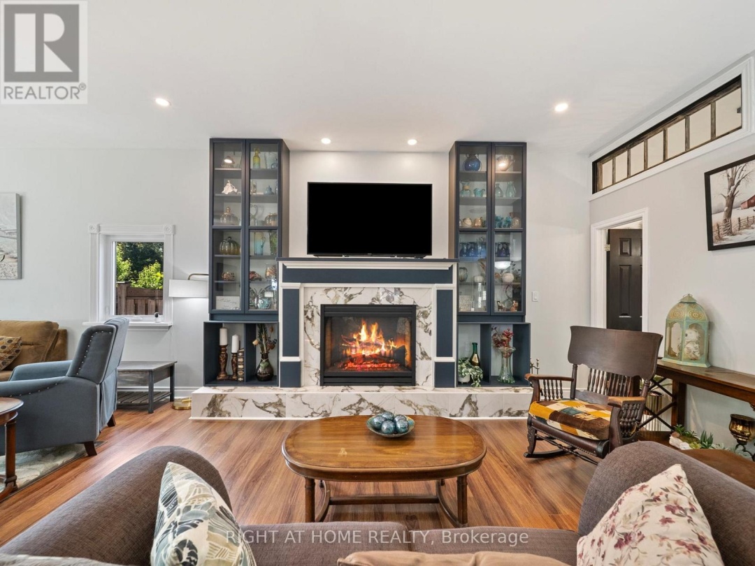 445 PETER STREET N, 