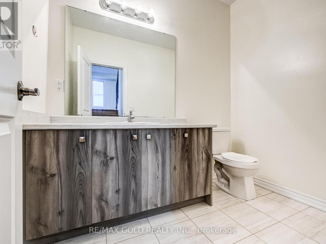 84 ATLANTIS DRIVE W, 